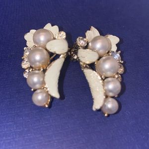 RSK EARRINGS PEARLS RHINESTONES ENAMEL CLIP ON VINTAGE WHITE